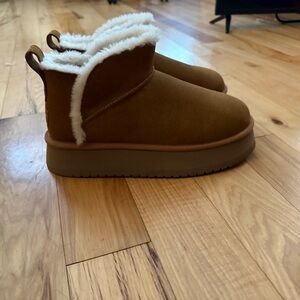 Koolaburra Brown Ankle Boots with Cream Lining